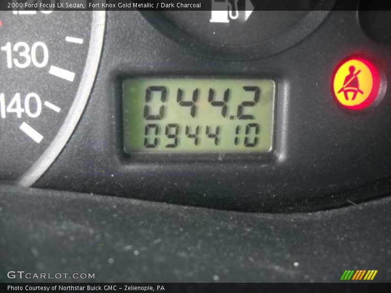 Fort Knox Gold Metallic / Dark Charcoal 2000 Ford Focus LX Sedan