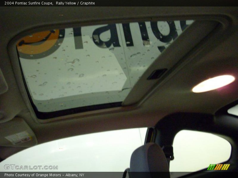 Rally Yellow / Graphite 2004 Pontiac Sunfire Coupe