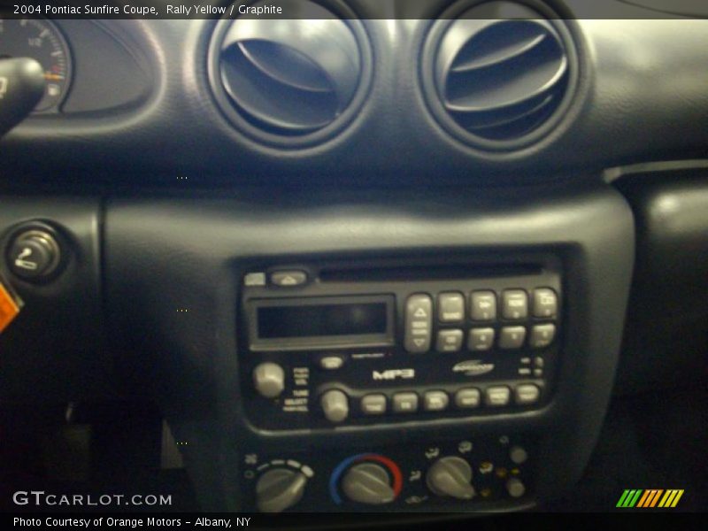 Rally Yellow / Graphite 2004 Pontiac Sunfire Coupe