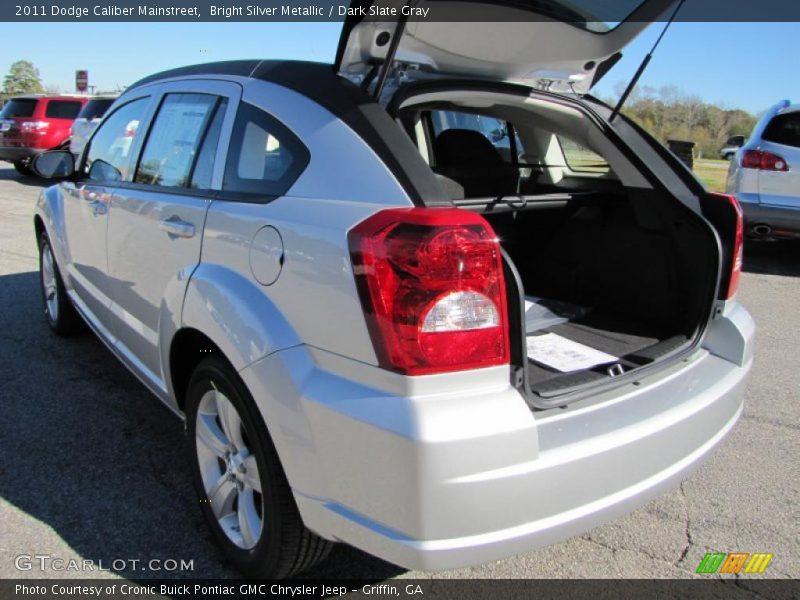 Bright Silver Metallic / Dark Slate Gray 2011 Dodge Caliber Mainstreet