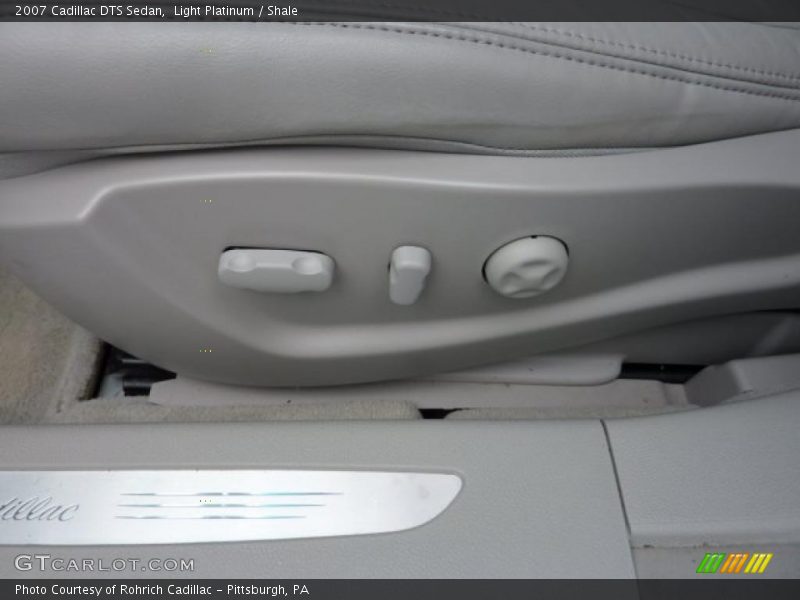 Light Platinum / Shale 2007 Cadillac DTS Sedan