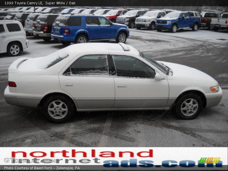 Super White / Oak 1999 Toyota Camry LE