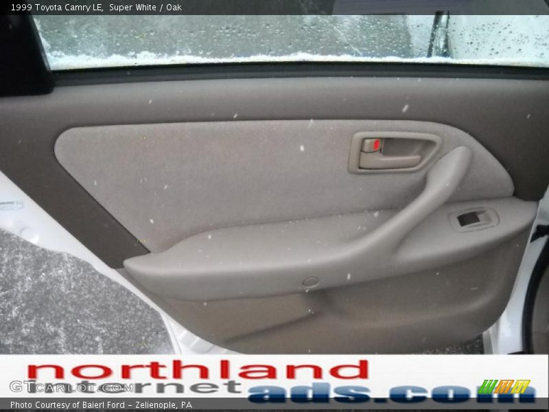 Super White / Oak 1999 Toyota Camry LE