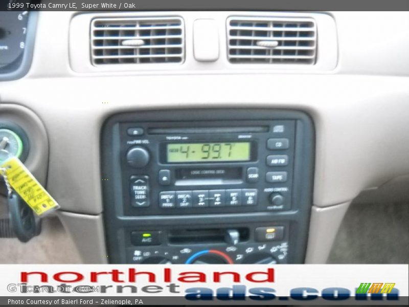 Super White / Oak 1999 Toyota Camry LE