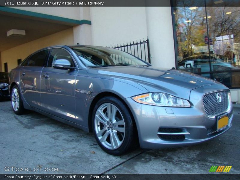 Front 3/4 View of 2011 XJ XJL