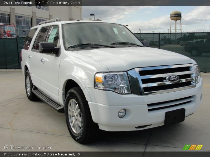 Front 3/4 View of 2011 Expedition XLT