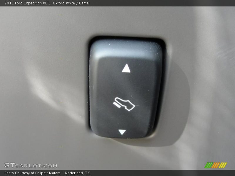 Oxford White / Camel 2011 Ford Expedition XLT