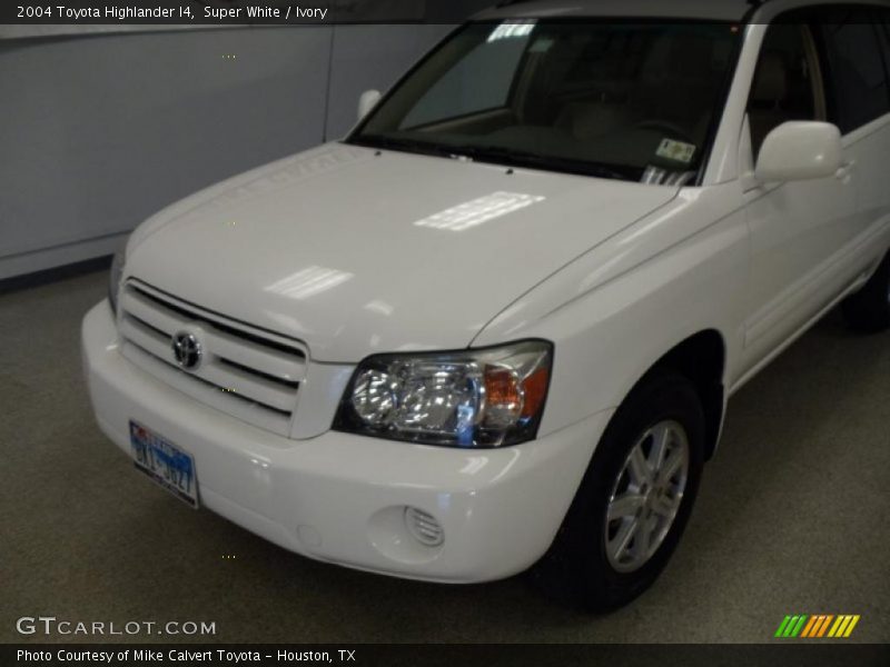 Super White / Ivory 2004 Toyota Highlander I4