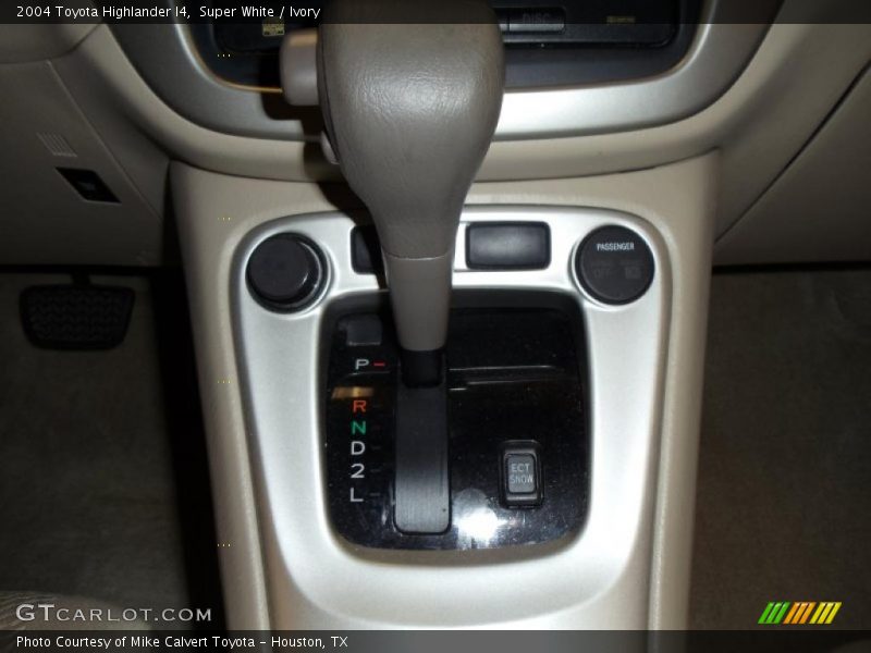 Super White / Ivory 2004 Toyota Highlander I4