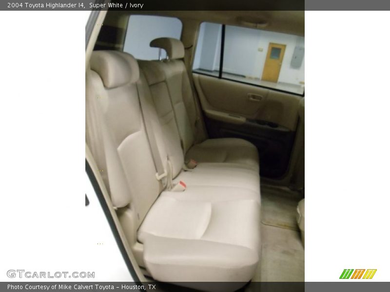 Super White / Ivory 2004 Toyota Highlander I4