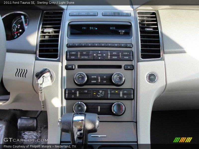 Controls of 2011 Taurus SE