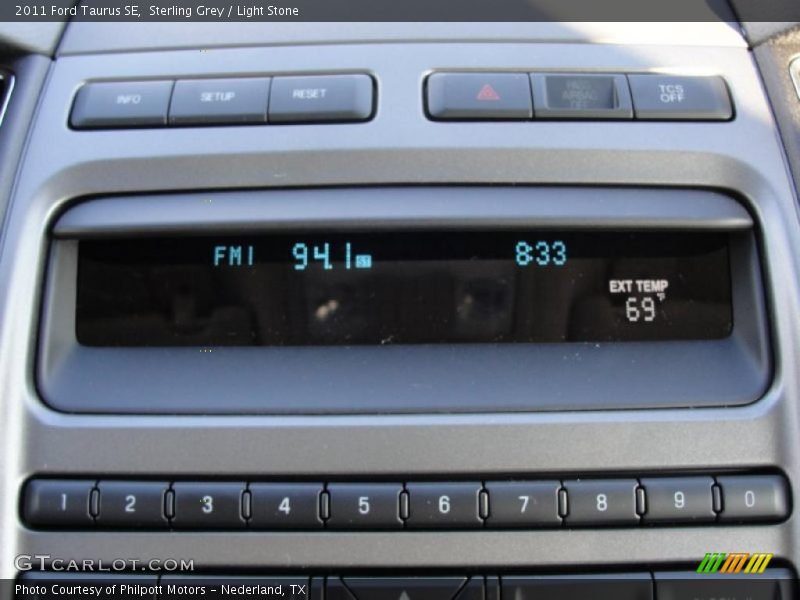 Controls of 2011 Taurus SE