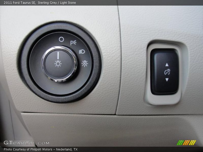 Controls of 2011 Taurus SE