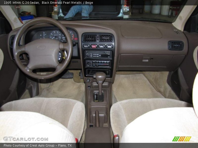 Black Emerald Pearl Metallic / Beige 1995 Infiniti G 20 Sedan