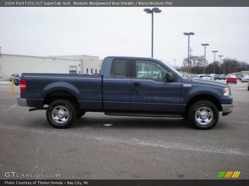 Medium Wedgewood Blue Metallic / Black/Medium Flint 2004 Ford F150 XLT SuperCab 4x4