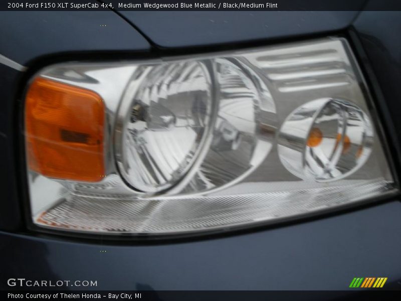 Medium Wedgewood Blue Metallic / Black/Medium Flint 2004 Ford F150 XLT SuperCab 4x4