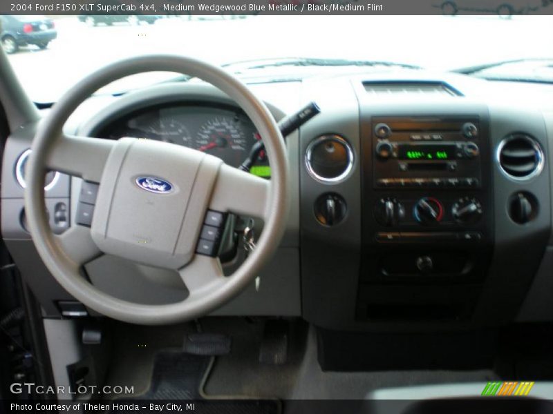 Medium Wedgewood Blue Metallic / Black/Medium Flint 2004 Ford F150 XLT SuperCab 4x4