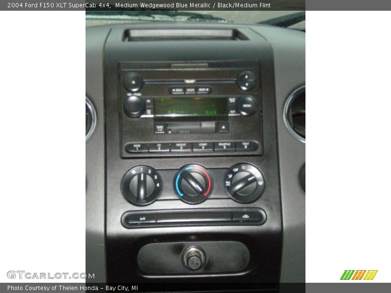 Medium Wedgewood Blue Metallic / Black/Medium Flint 2004 Ford F150 XLT SuperCab 4x4