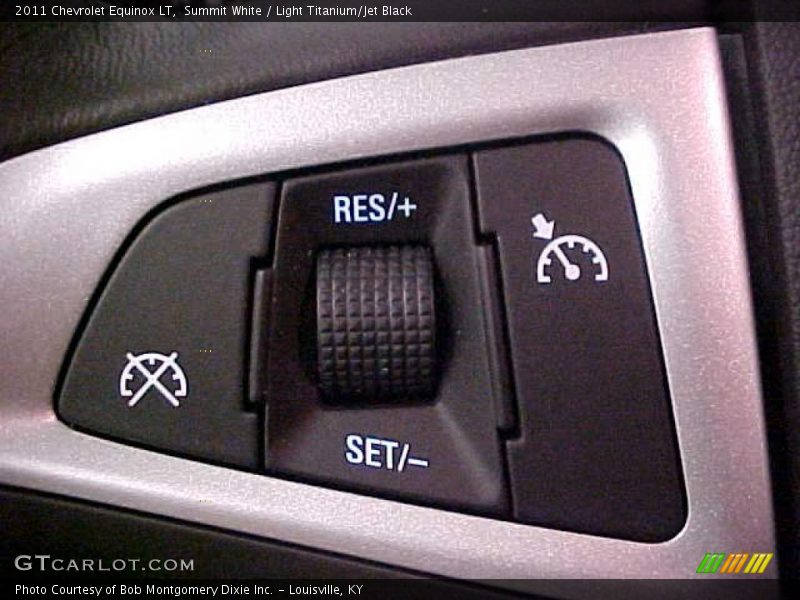 Summit White / Light Titanium/Jet Black 2011 Chevrolet Equinox LT