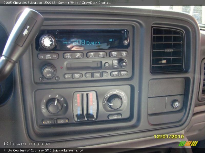 Summit White / Gray/Dark Charcoal 2005 Chevrolet Suburban 1500 LS