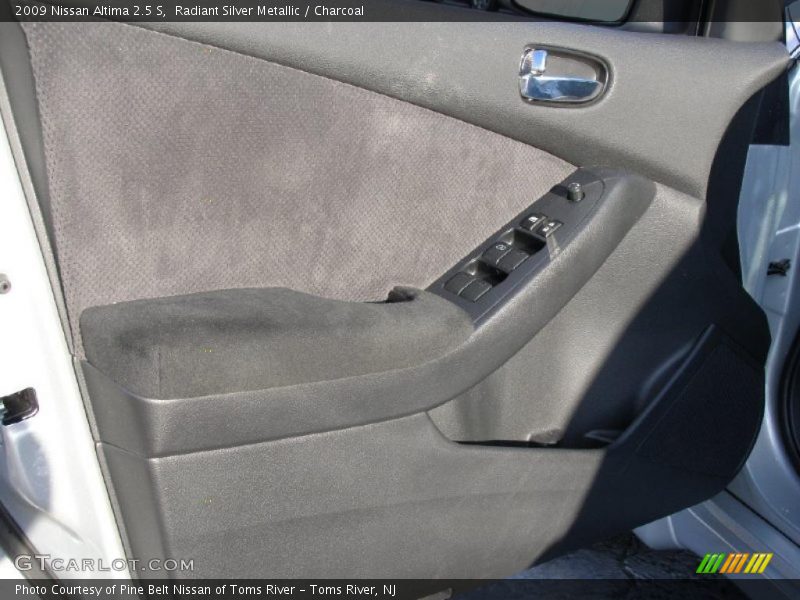 Radiant Silver Metallic / Charcoal 2009 Nissan Altima 2.5 S