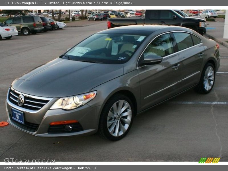 Front 3/4 View of 2011 CC Lux Limited