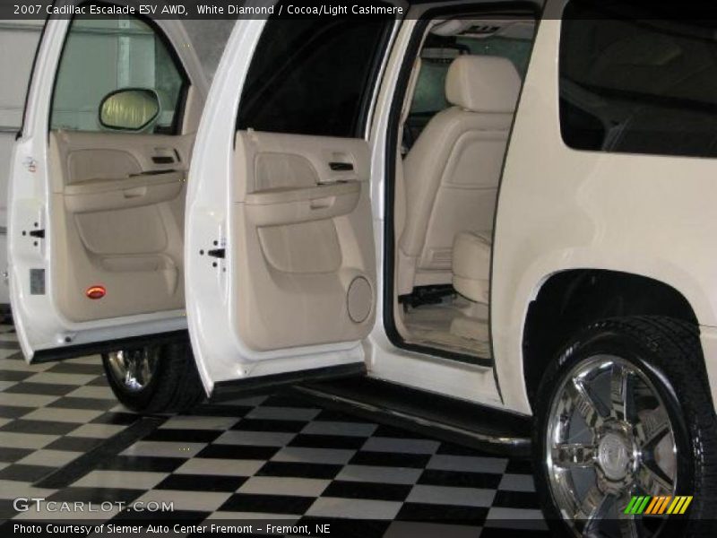 White Diamond / Cocoa/Light Cashmere 2007 Cadillac Escalade ESV AWD