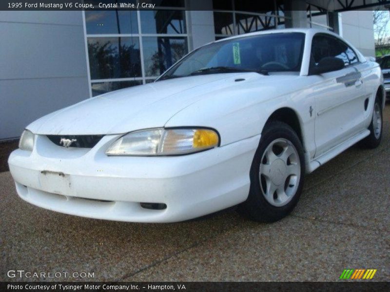 Crystal White / Gray 1995 Ford Mustang V6 Coupe