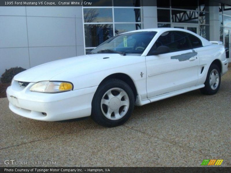 Crystal White / Gray 1995 Ford Mustang V6 Coupe