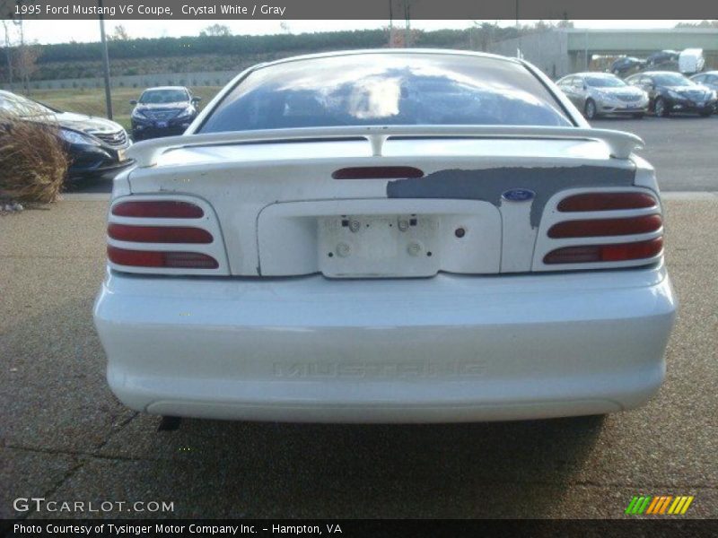 Crystal White / Gray 1995 Ford Mustang V6 Coupe