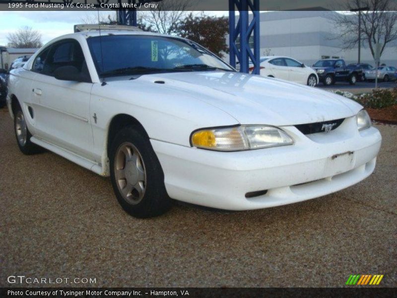 Front 3/4 View of 1995 Mustang V6 Coupe