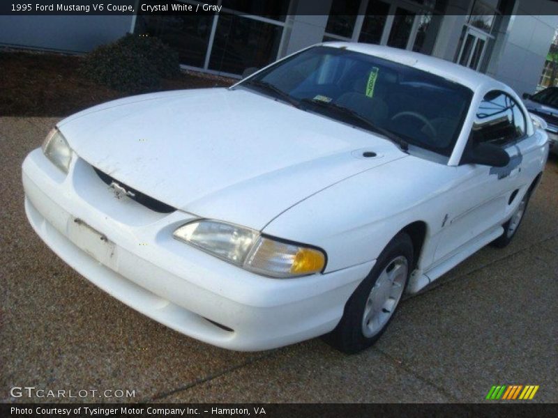 Crystal White / Gray 1995 Ford Mustang V6 Coupe
