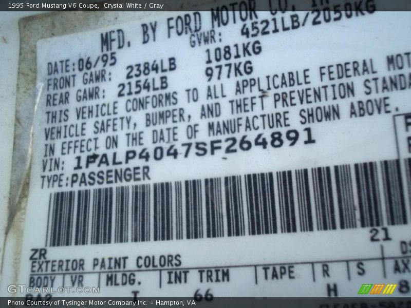 Crystal White / Gray 1995 Ford Mustang V6 Coupe