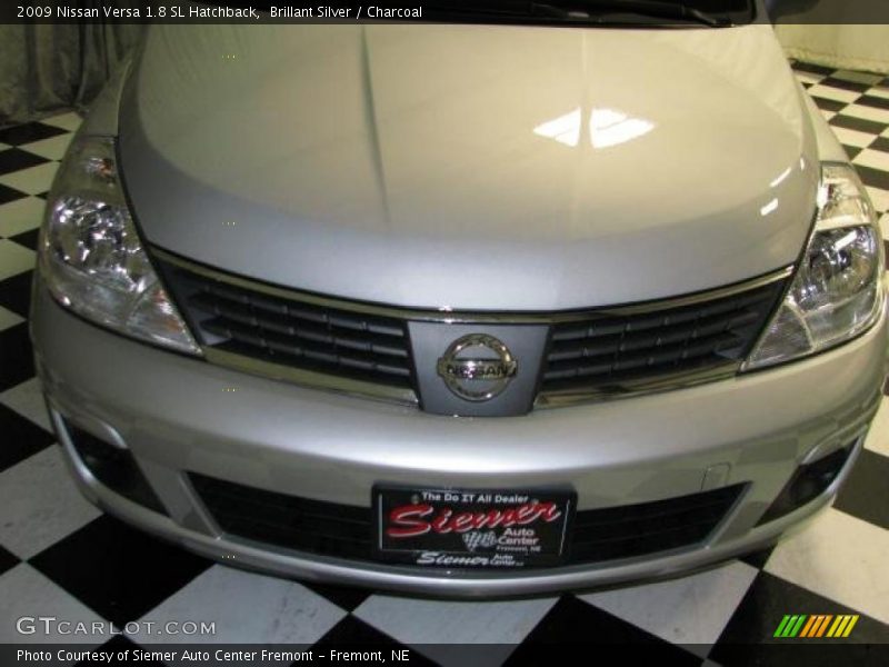Brillant Silver / Charcoal 2009 Nissan Versa 1.8 SL Hatchback