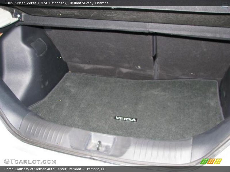 Brillant Silver / Charcoal 2009 Nissan Versa 1.8 SL Hatchback