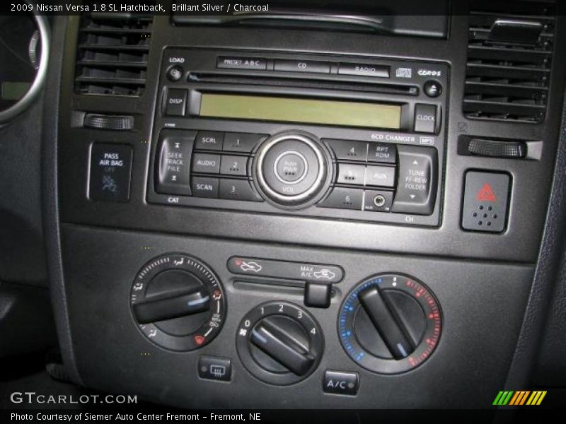Brillant Silver / Charcoal 2009 Nissan Versa 1.8 SL Hatchback