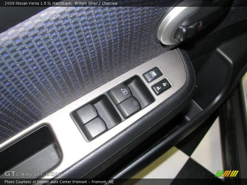 Brillant Silver / Charcoal 2009 Nissan Versa 1.8 SL Hatchback