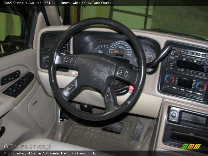 Summit White / Gray/Dark Charcoal 2005 Chevrolet Avalanche Z71 4x4
