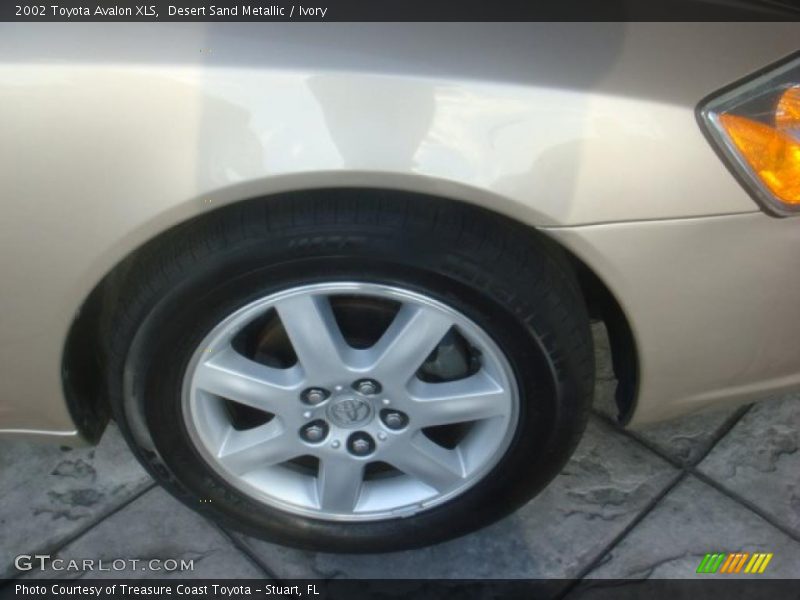 Desert Sand Metallic / Ivory 2002 Toyota Avalon XLS