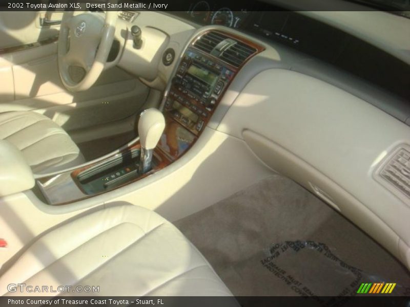 Desert Sand Metallic / Ivory 2002 Toyota Avalon XLS