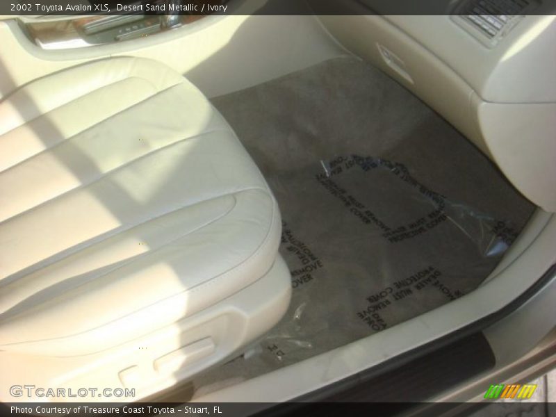 Desert Sand Metallic / Ivory 2002 Toyota Avalon XLS