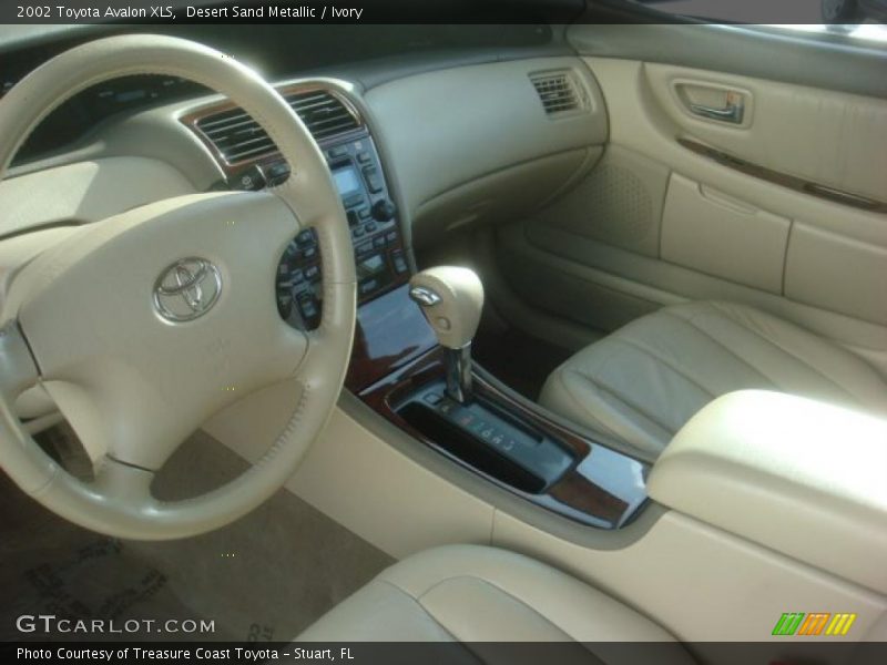 Desert Sand Metallic / Ivory 2002 Toyota Avalon XLS