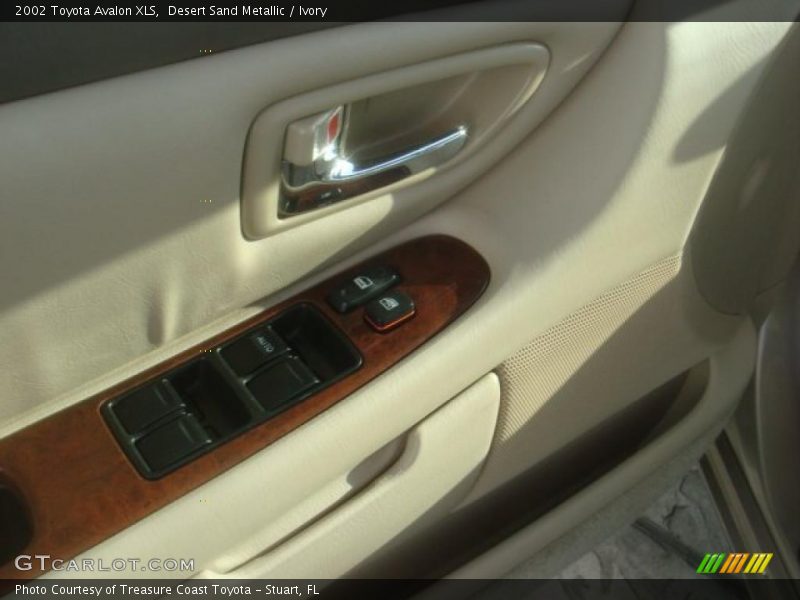 Desert Sand Metallic / Ivory 2002 Toyota Avalon XLS