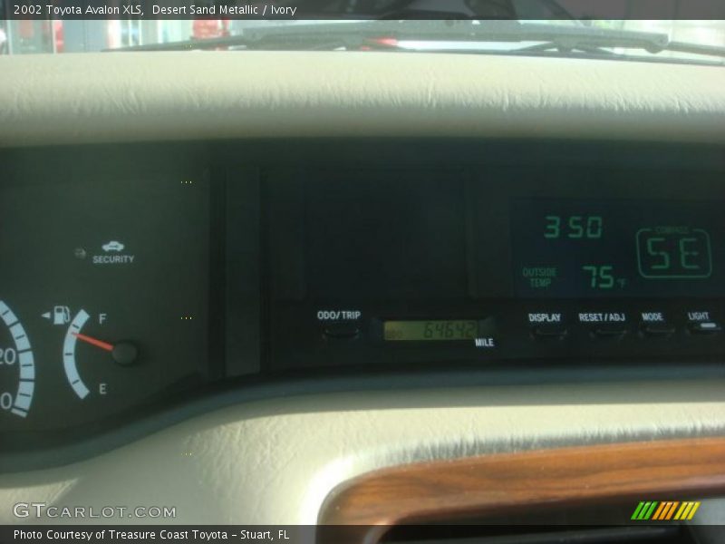 Desert Sand Metallic / Ivory 2002 Toyota Avalon XLS