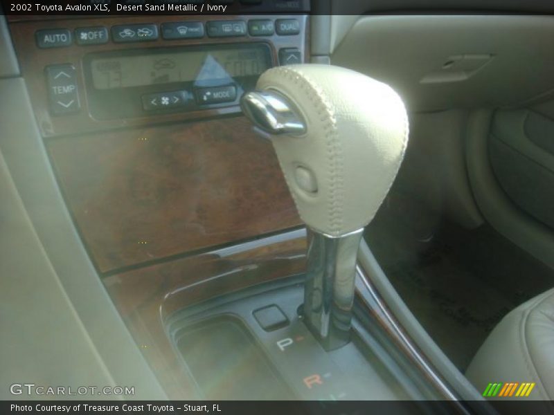 Desert Sand Metallic / Ivory 2002 Toyota Avalon XLS