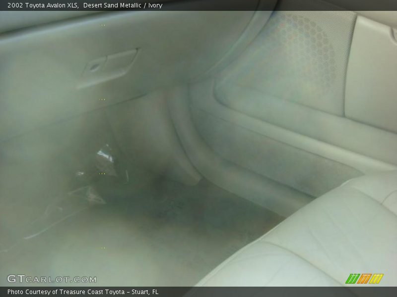 Desert Sand Metallic / Ivory 2002 Toyota Avalon XLS