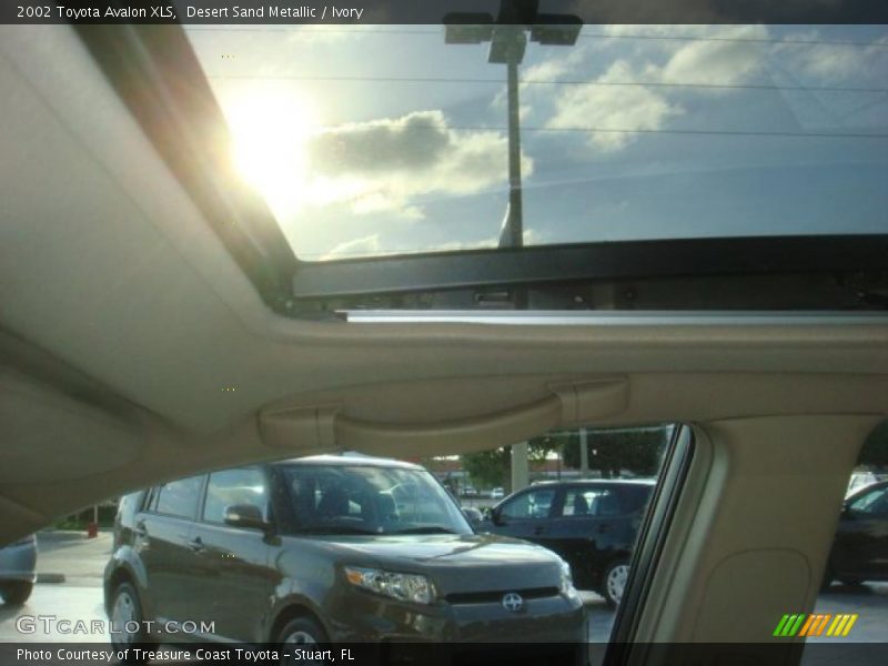 Desert Sand Metallic / Ivory 2002 Toyota Avalon XLS