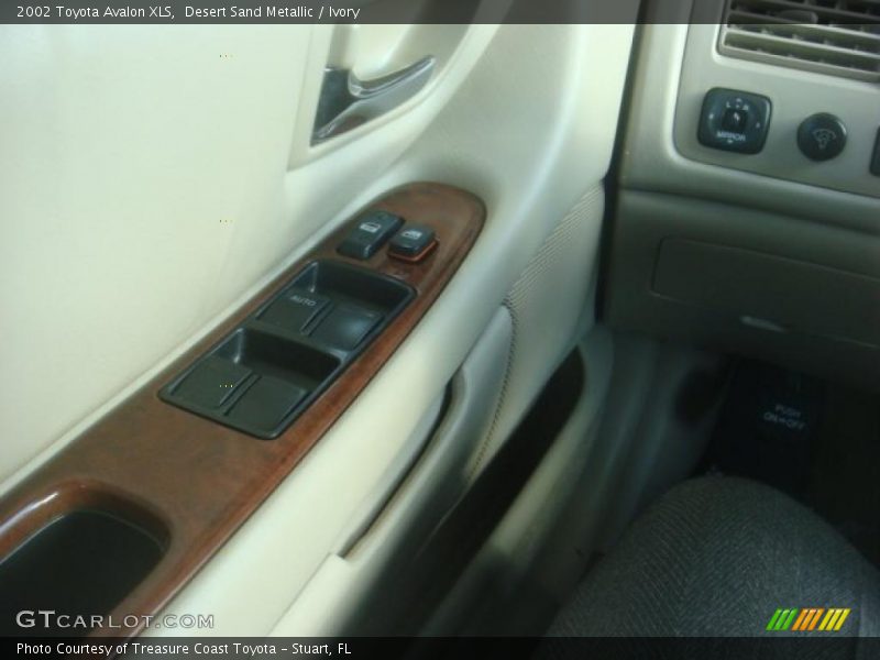 Desert Sand Metallic / Ivory 2002 Toyota Avalon XLS