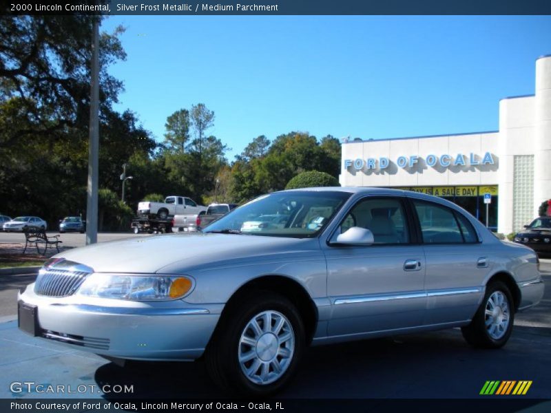 Silver Frost Metallic / Medium Parchment 2000 Lincoln Continental