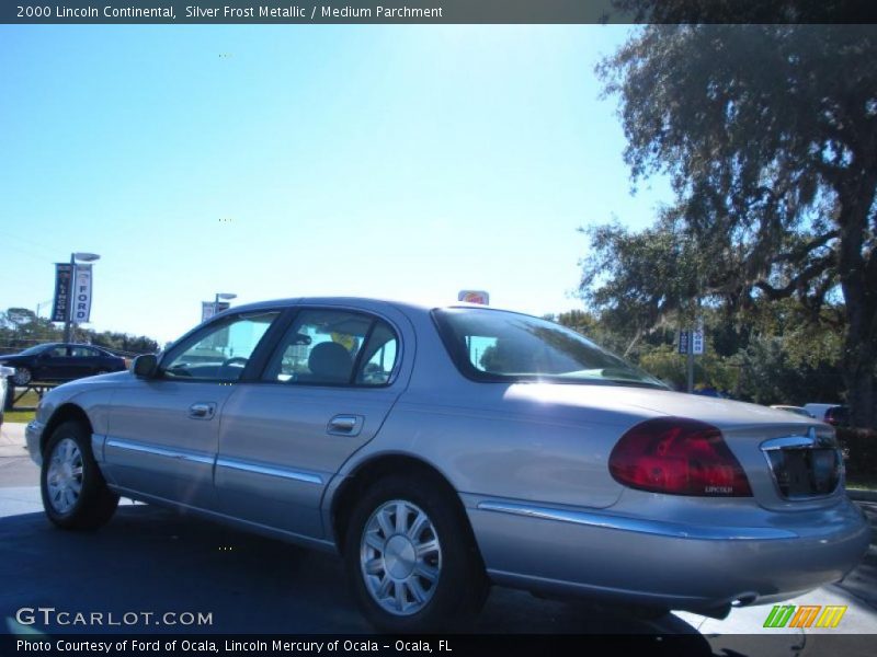 Silver Frost Metallic / Medium Parchment 2000 Lincoln Continental